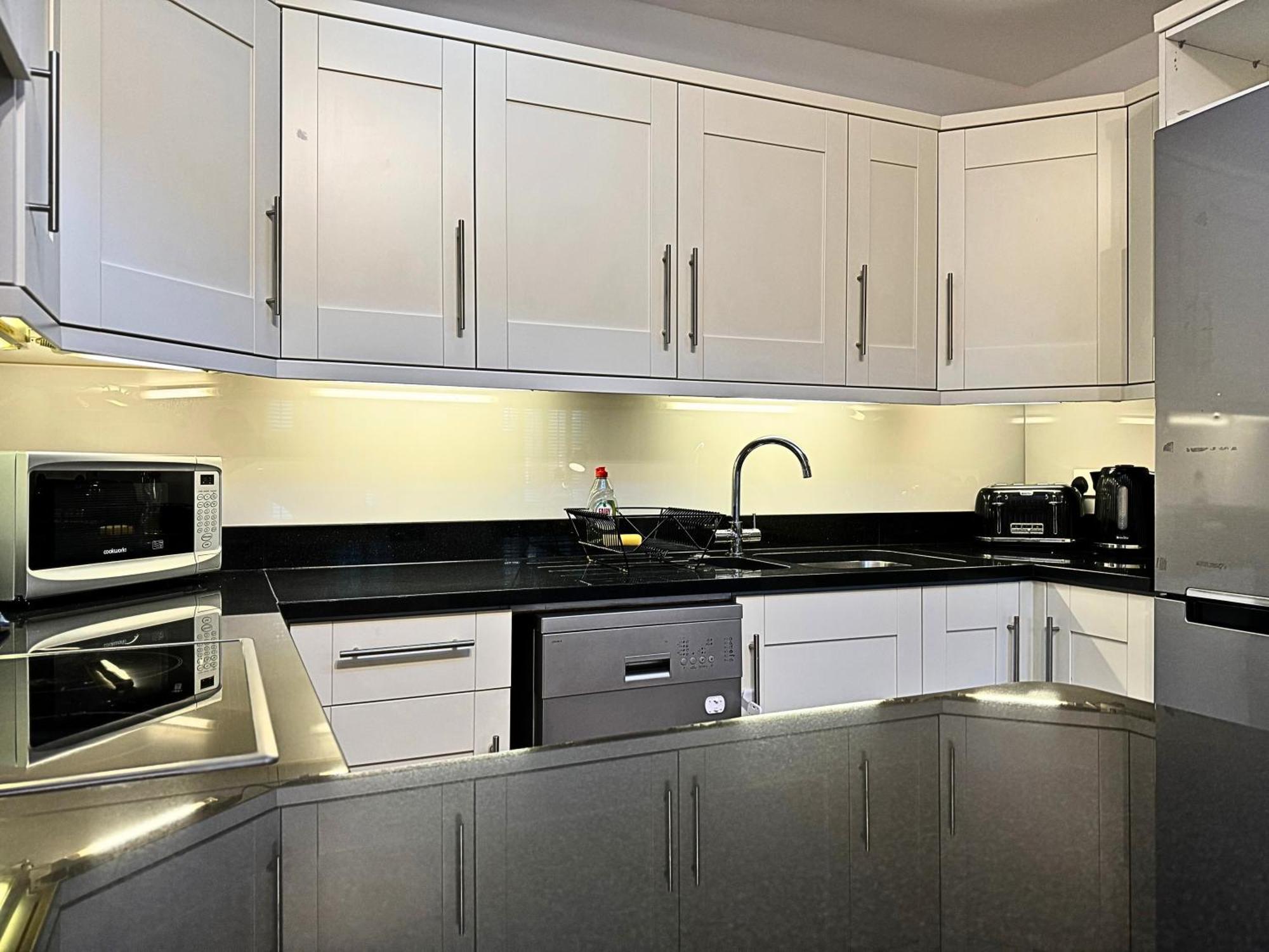 The Heart Of Kensington Mews - 3 Bedrooms House-Private Entrance-Hyde Park Walk Away-Green Park 9 Minutes Underground- The Best Of London With Glamour Of Kensington 외부 사진