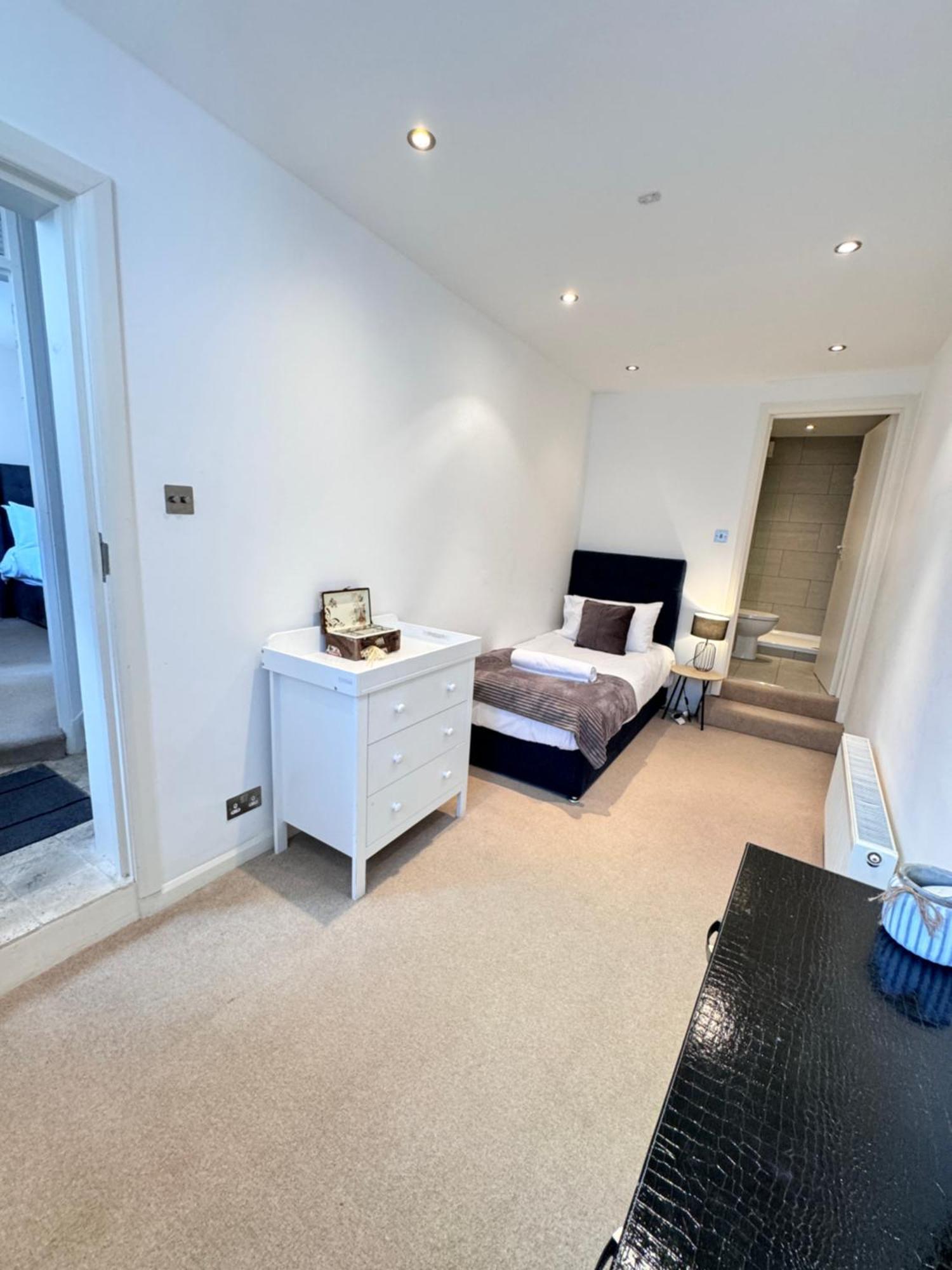 The Heart Of Kensington Mews - 3 Bedrooms House-Private Entrance-Hyde Park Walk Away-Green Park 9 Minutes Underground- The Best Of London With Glamour Of Kensington 외부 사진